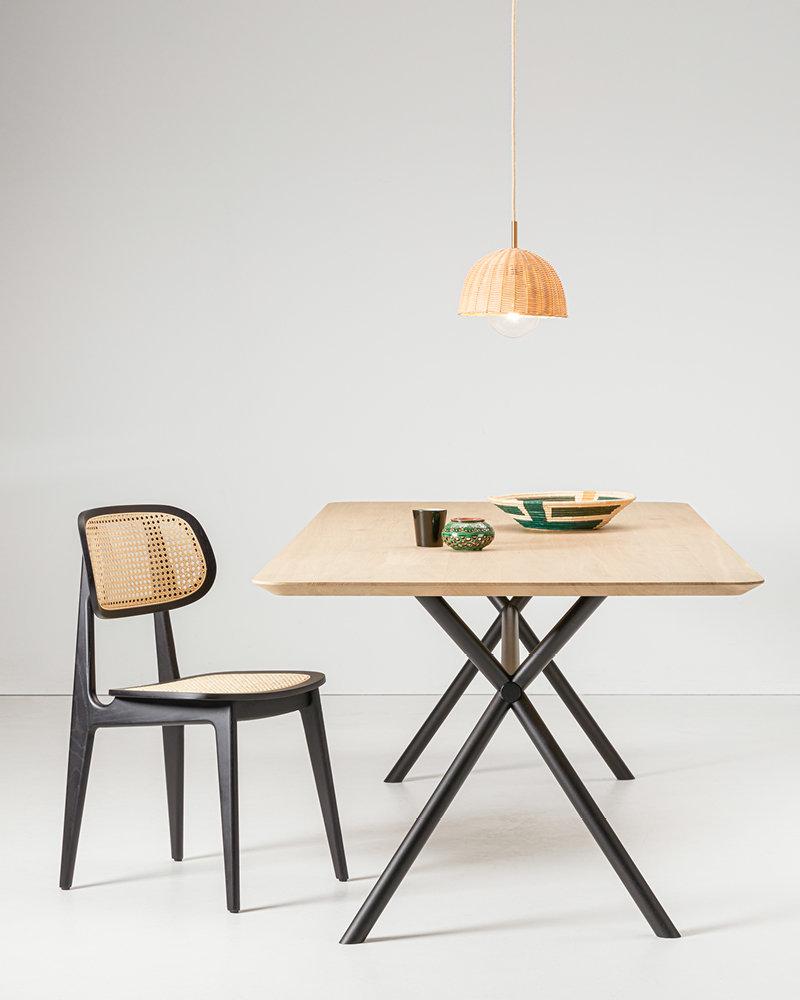 vincent-sheppard-elias-dining-table-titus-dining-chair-luna-lamp